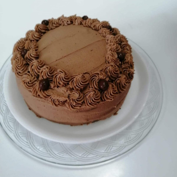 Vanilla or Chocolate Cake  - 18 cm